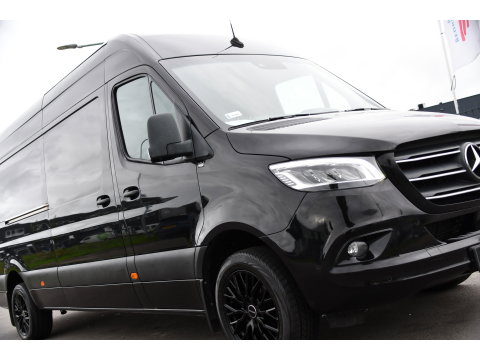 Mercedes-Benz Sprinter 319 V6 3.0 CDI L3H2 Black Edition Adaptieve Cruise, 360 Camera, Carplay, LED, Voorruit verwarming, Automaat, 10,5'' Mbux, NAVI, 2 x Geveerde stoel, Uniek!