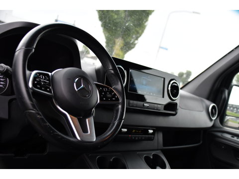 Mercedes-Benz Sprinter 319 V6 3.0 CDI L3H2 Black Edition Adaptieve Cruise, 360 Camera, Carplay, LED, Voorruit verwarming, Automaat, 10,5'' Mbux, NAVI, 2 x Geveerde stoel, Uniek!