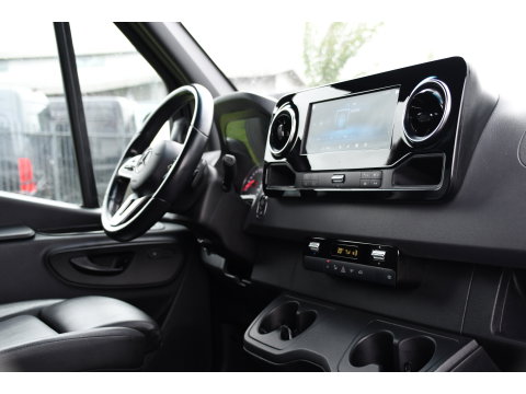 Mercedes-Benz Sprinter 319 V6 3.0 CDI L3H2 Black Edition Adaptieve Cruise, 360 Camera, Carplay, LED, Voorruit verwarming, Automaat, 10,5'' Mbux, NAVI, 2 x Geveerde stoel, Uniek!
