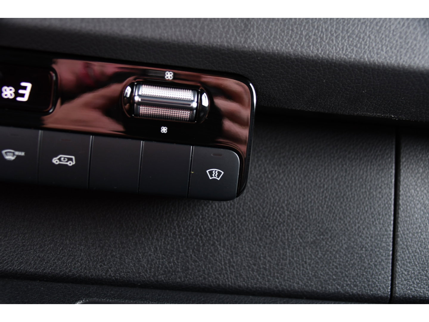 Mercedes-Benz Sprinter 319 V6 3.0 CDI L3H2 Black Edition Adaptieve Cruise, 360 Camera, Carplay, LED, Voorruit verwarming, Automaat, 10,5'' Mbux, NAVI, 2 x Geveerde stoel, Uniek!
