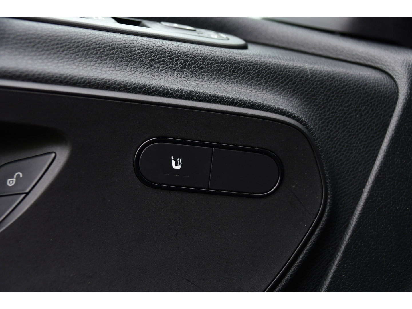 Mercedes-Benz Sprinter 319 V6 3.0 CDI L3H2 Black Edition Adaptieve Cruise, 360 Camera, Carplay, LED, Voorruit verwarming, Automaat, 10,5'' Mbux, NAVI, 2 x Geveerde stoel, Uniek!