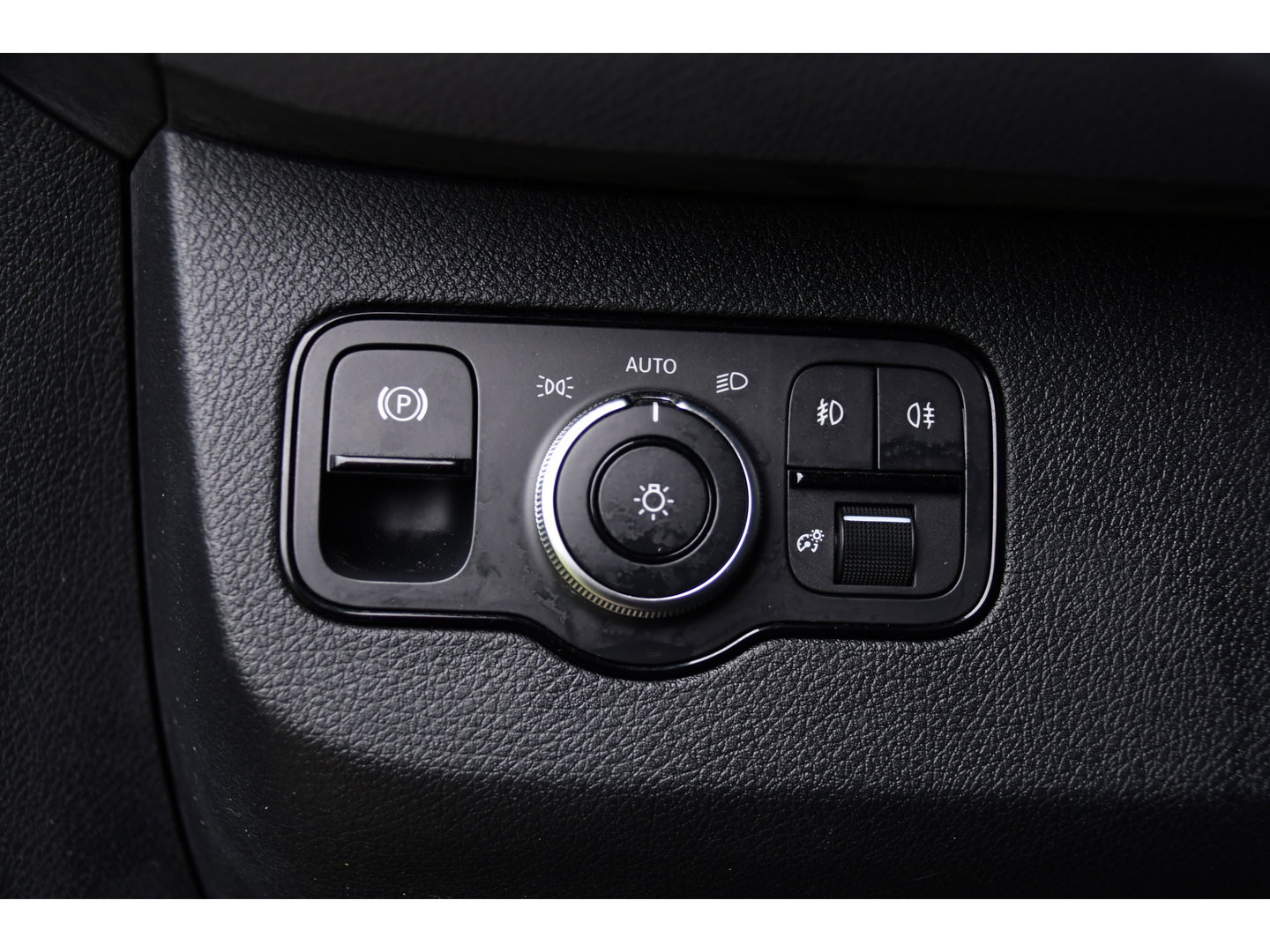 Mercedes-Benz Sprinter 319 V6 3.0 CDI L3H2 Black Edition Adaptieve Cruise, 360 Camera, Carplay, LED, Voorruit verwarming, Automaat, 10,5'' Mbux, NAVI, 2 x Geveerde stoel, Uniek!