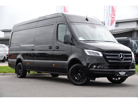 Mercedes-Benz Sprinter 319 V6 3.0 CDI L3H2 Black Edition Adaptieve Cruise, 360 Camera, Carplay, LED, Voorruit verwarming, Automaat, 10,5'' Mbux, NAVI, 2 x Geveerde stoel, Uniek!