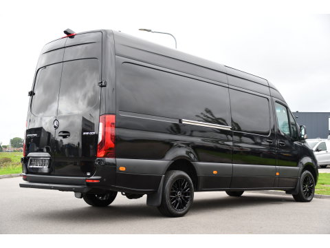 Mercedes-Benz Sprinter 319 V6 3.0 CDI L3H2 Black Edition Adaptieve Cruise, 360 Camera, Carplay, LED, Voorruit verwarming, Automaat, 10,5'' Mbux, NAVI, 2 x Geveerde stoel, Uniek!