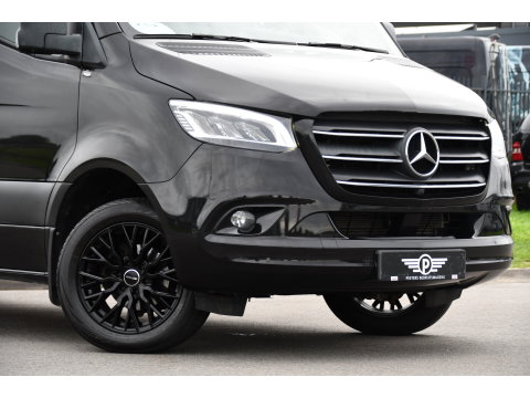 Mercedes-Benz Sprinter 319 V6 3.0 CDI L3H2 Black Edition Adaptieve Cruise, 360 Camera, Carplay, LED, Voorruit verwarming, Automaat, 10,5'' Mbux, NAVI, 2 x Geveerde stoel, Uniek!