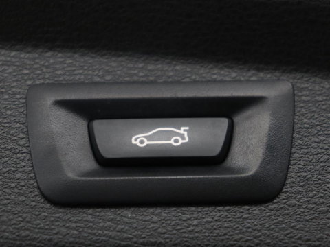 BMW X2 xDrive25e High Executive | Pano-Dak | Stoelverwarming | LED | Navigatie |
