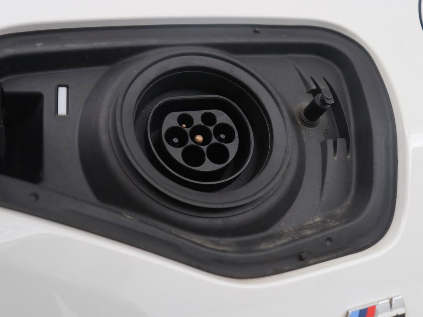 BMW X2 xDrive25e High Executive | Pano-Dak | Stoelverwarming | LED | Navigatie |