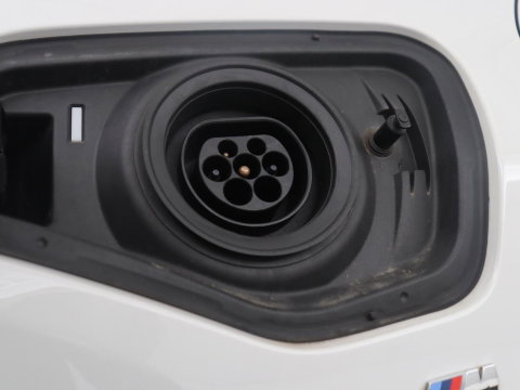 BMW X2 xDrive25e High Executive | Pano-Dak | Stoelverwarming | LED | Navigatie |