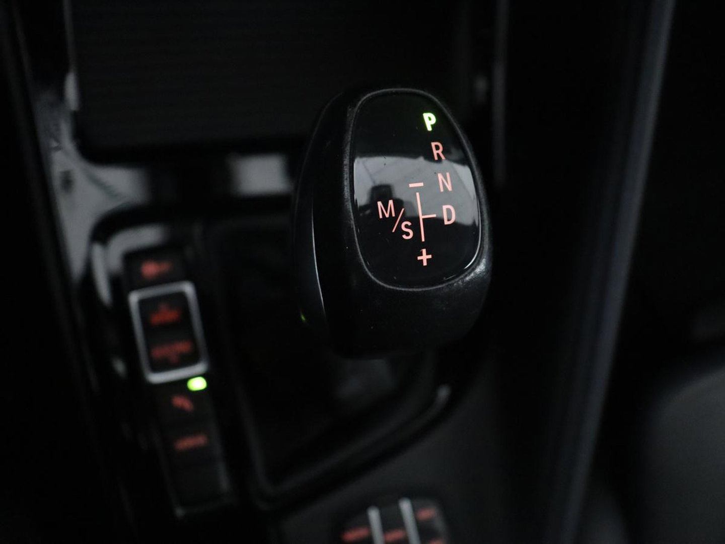 BMW X2 xDrive25e High Executive | Pano-Dak | Stoelverwarming | LED | Navigatie |