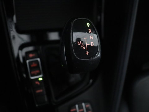 BMW X2 xDrive25e High Executive | Pano-Dak | Stoelverwarming | LED | Navigatie |