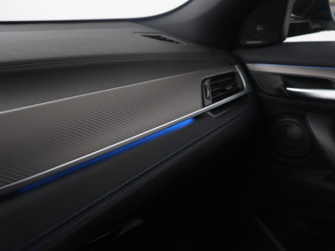 BMW X2 xDrive25e High Executive | Pano-Dak | Stoelverwarming | LED | Navigatie |