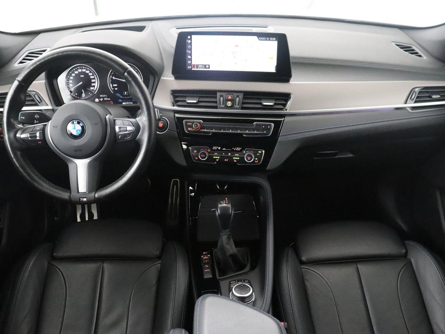 BMW X2 xDrive25e High Executive | Pano-Dak | Stoelverwarming | LED | Navigatie |