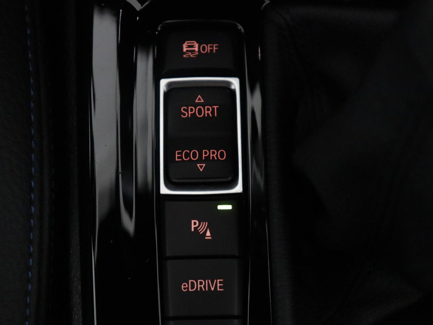 BMW X2 xDrive25e High Executive | Pano-Dak | Stoelverwarming | LED | Navigatie |