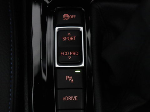 BMW X2 xDrive25e High Executive | Pano-Dak | Stoelverwarming | LED | Navigatie |