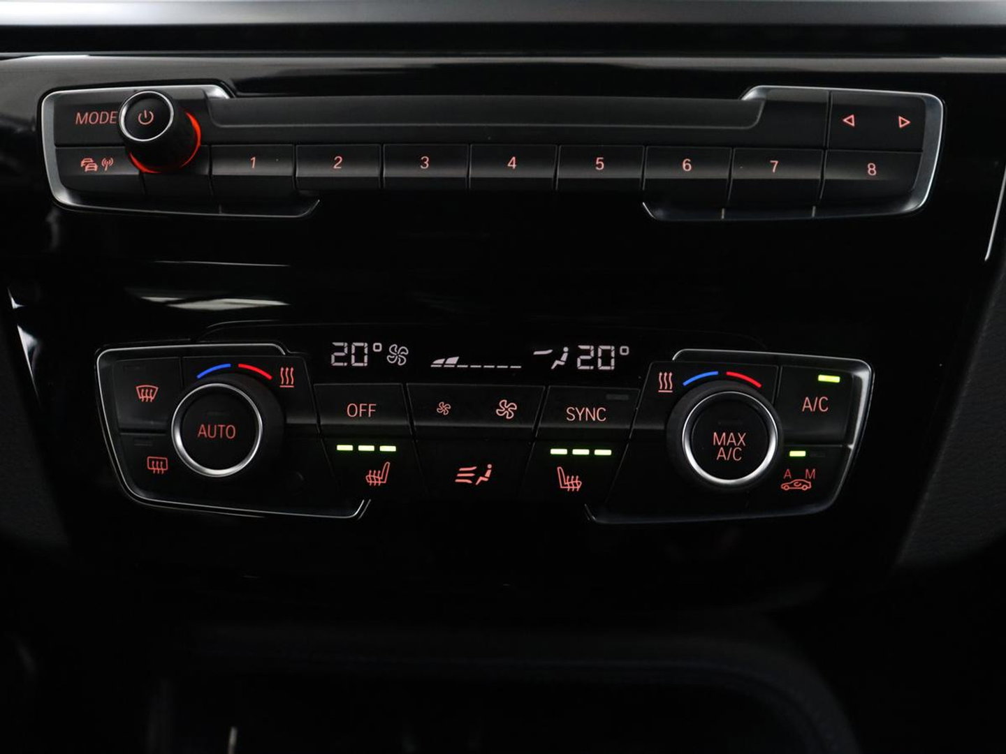 BMW X2 xDrive25e High Executive | Pano-Dak | Stoelverwarming | LED | Navigatie |