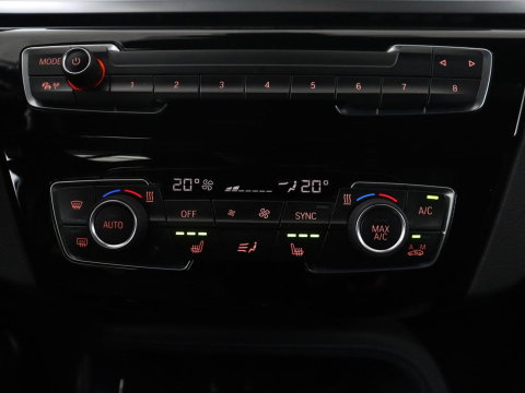 BMW X2 xDrive25e High Executive | Pano-Dak | Stoelverwarming | LED | Navigatie |