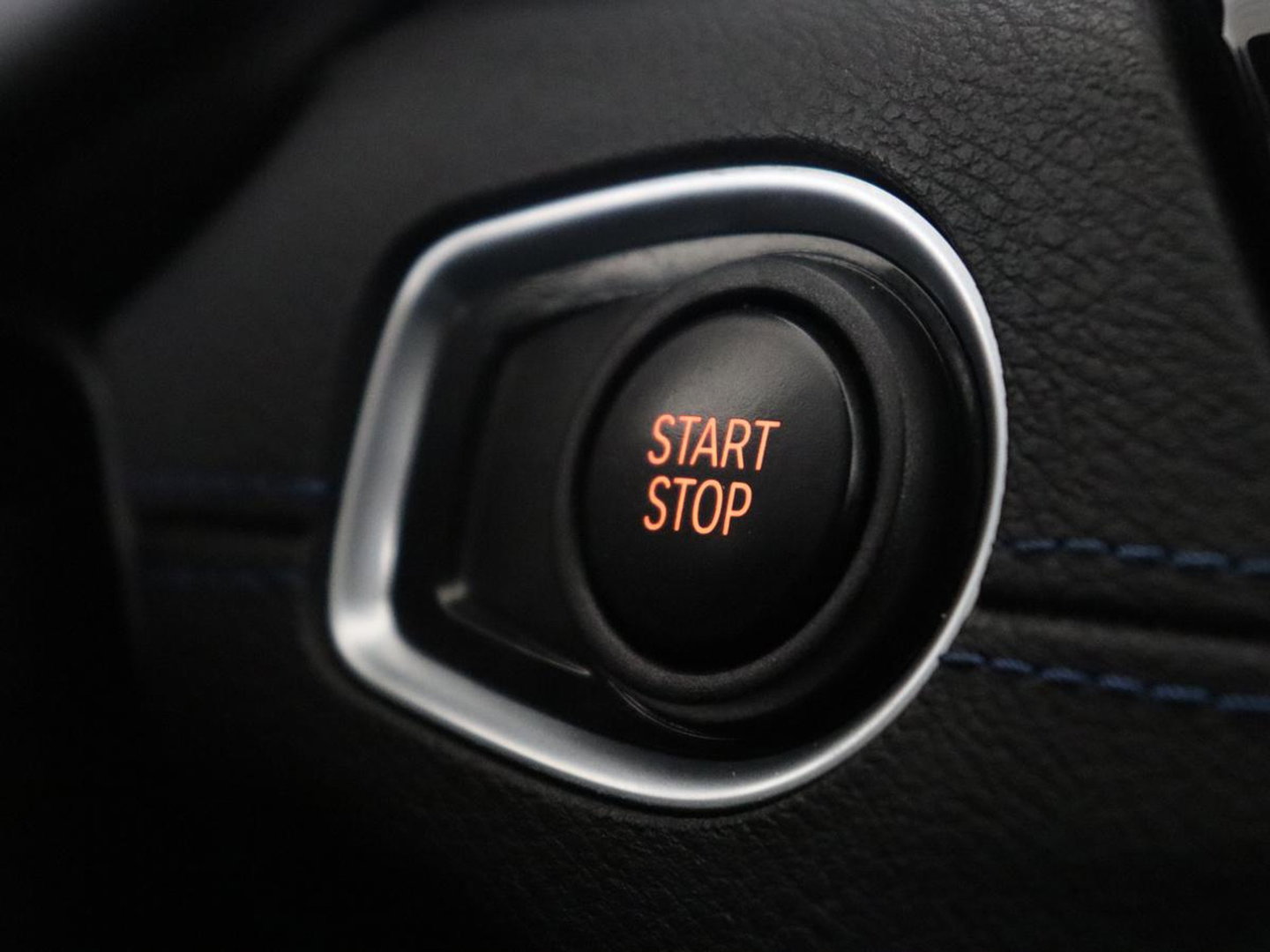 BMW X2 xDrive25e High Executive | Pano-Dak | Stoelverwarming | LED | Navigatie |
