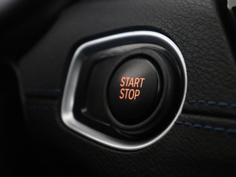 BMW X2 xDrive25e High Executive | Pano-Dak | Stoelverwarming | LED | Navigatie |