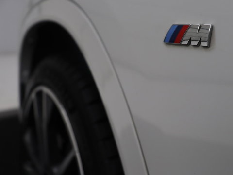 BMW X2 xDrive25e High Executive | Pano-Dak | Stoelverwarming | LED | Navigatie |
