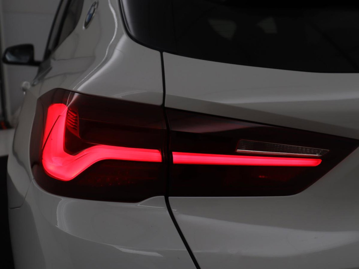 BMW X2 xDrive25e High Executive | Pano-Dak | Stoelverwarming | LED | Navigatie |