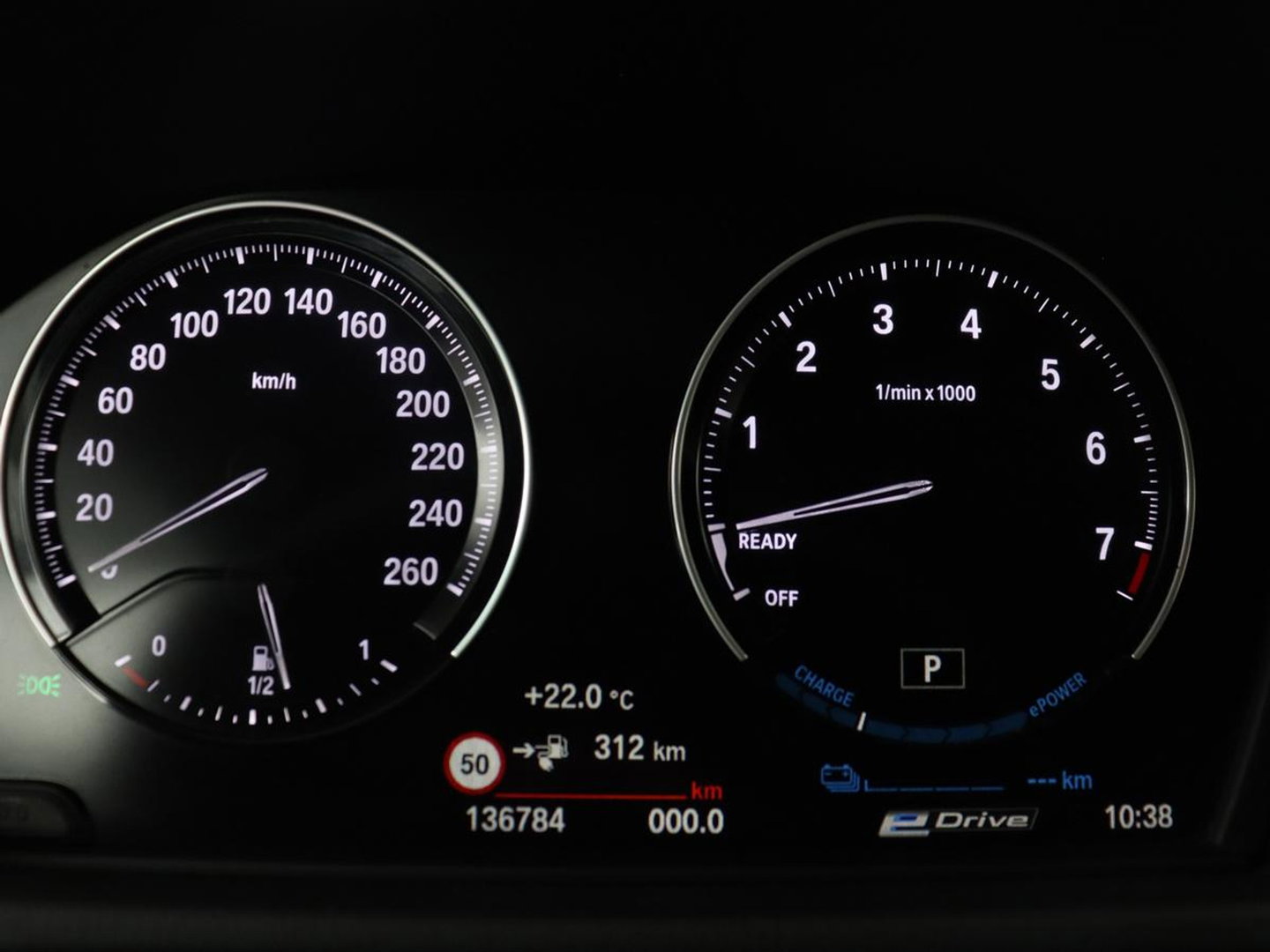 BMW X2 xDrive25e High Executive | Pano-Dak | Stoelverwarming | LED | Navigatie |