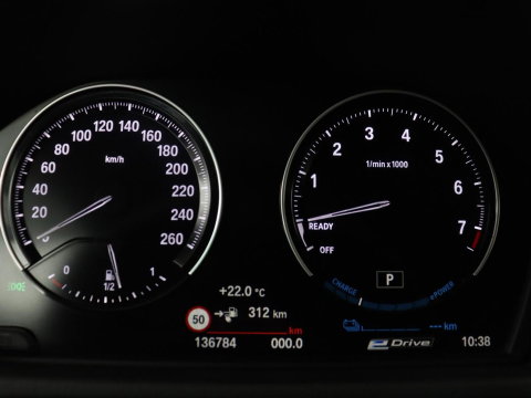 BMW X2 xDrive25e High Executive | Pano-Dak | Stoelverwarming | LED | Navigatie |