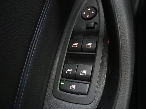 BMW X2 xDrive25e High Executive | Pano-Dak | Stoelverwarming | LED | Navigatie |