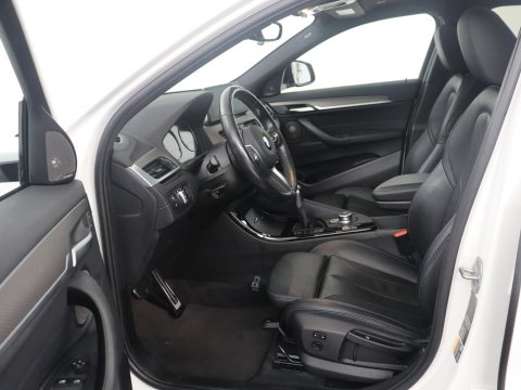 BMW X2 xDrive25e High Executive | Pano-Dak | Stoelverwarming | LED | Navigatie |