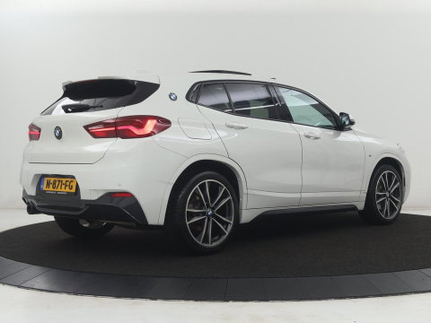 BMW X2 xDrive25e High Executive | Pano-Dak | Stoelverwarming | LED | Navigatie |