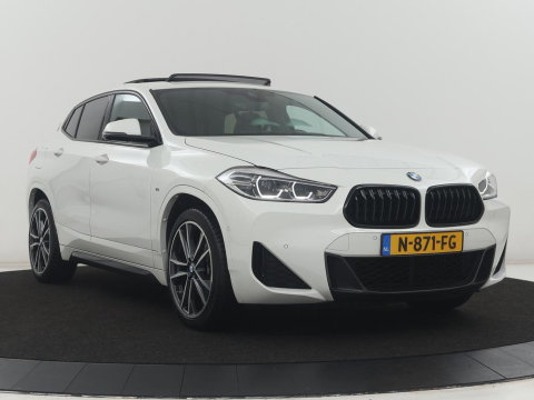 BMW X2 xDrive25e High Executive | Pano-Dak | Stoelverwarming | LED | Navigatie |