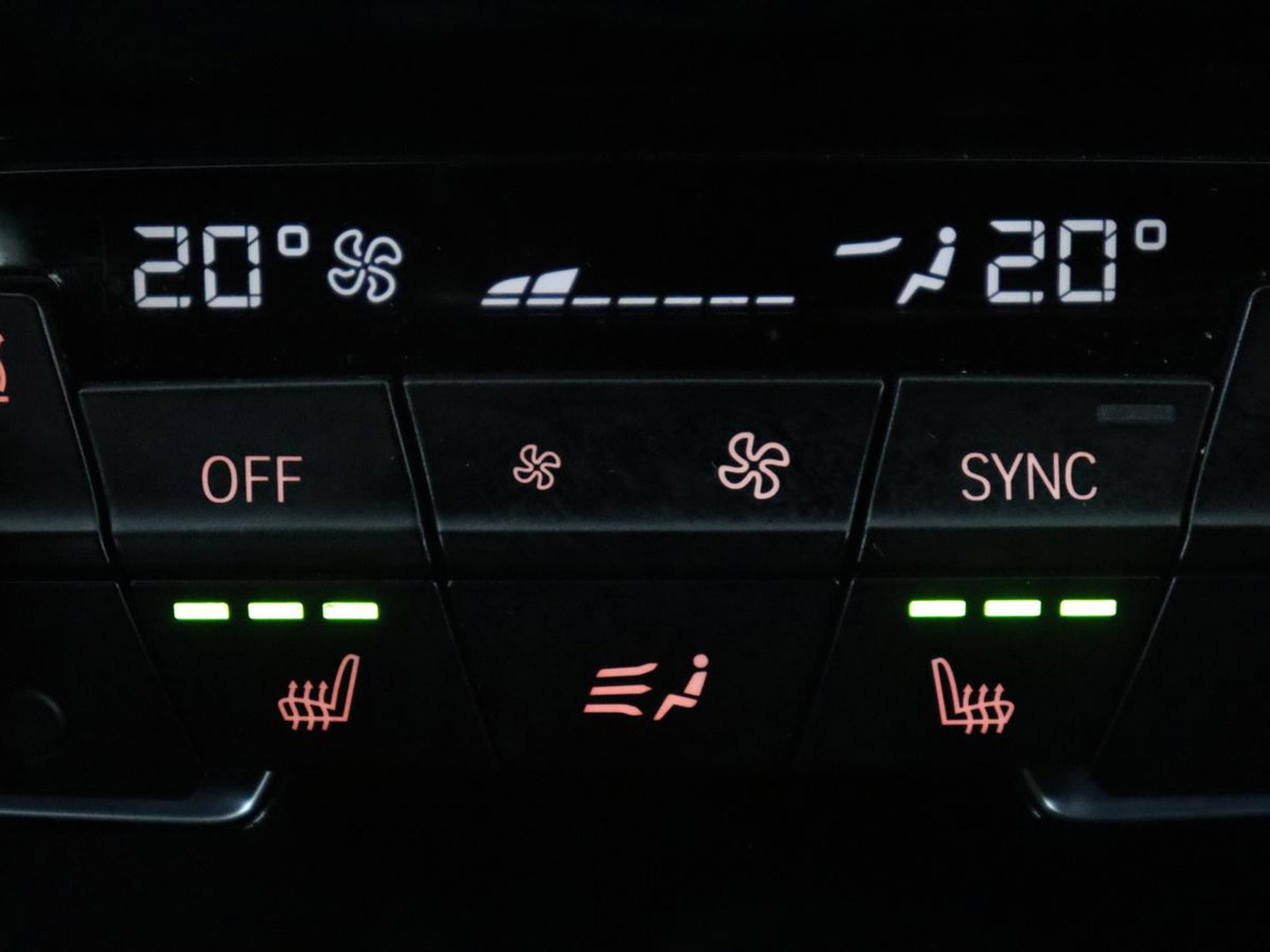 BMW X2 xDrive25e High Executive | Pano-Dak | Stoelverwarming | LED | Navigatie |