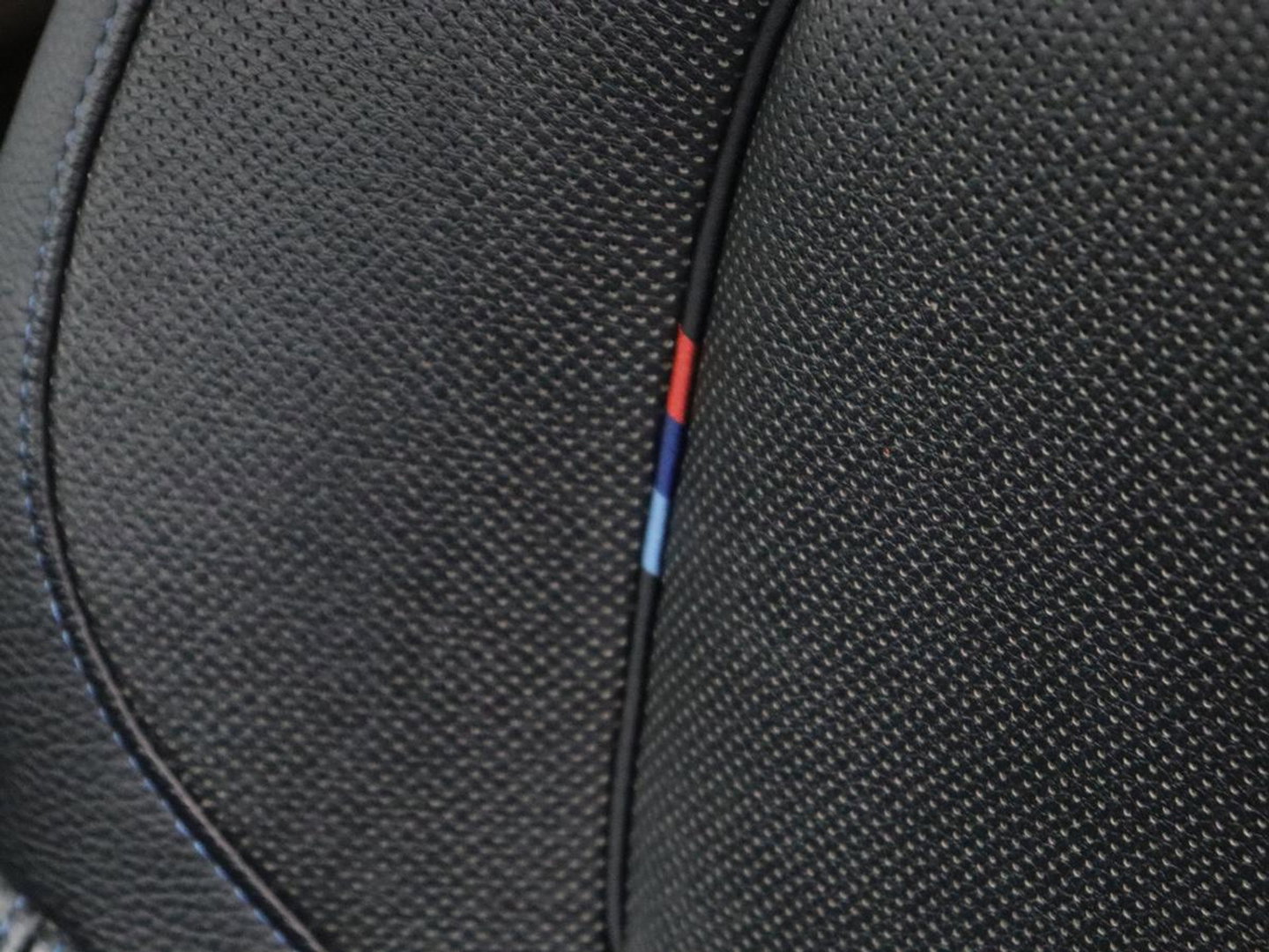 BMW X2 xDrive25e High Executive | Pano-Dak | Stoelverwarming | LED | Navigatie |