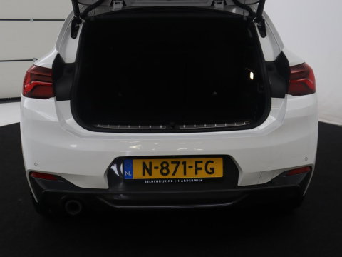 BMW X2 xDrive25e High Executive | Pano-Dak | Stoelverwarming | LED | Navigatie |