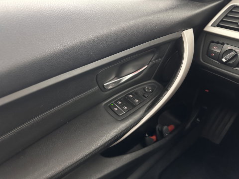 BMW 3 Serie Touring 320d EDE Corporate Lease Essential Aut. *PANO | FULL-LEATHER | FULL-LED | NAVI-FULLMAP | HEATED-COMFORTSEATS | HIFI-SOUND | ECC | PDC | CRUISE | 16''ALU*