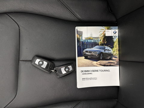 BMW 3 Serie Touring 320d EDE Corporate Lease Essential Aut. *PANO | FULL-LEATHER | FULL-LED | NAVI-FULLMAP | HEATED-COMFORTSEATS | HIFI-SOUND | ECC | PDC | CRUISE | 16''ALU*