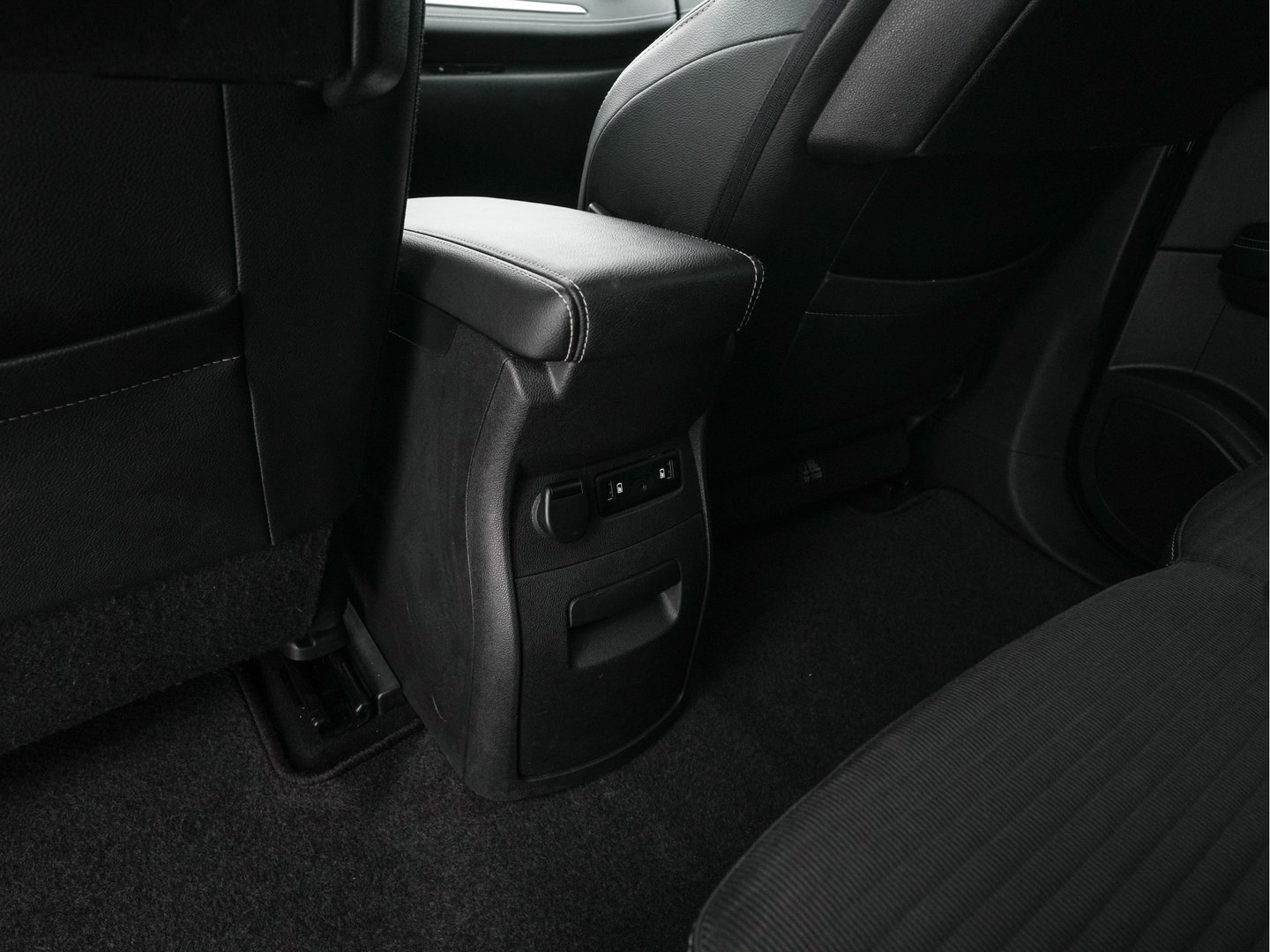 Renault Grand Scénic 1.2 TCe Intens [ 7-Pers. ] *LEATHER-FABRIC | DIGI-COCKPIT | DAB | KEYLESS | CAMERA | NAVI-FULLMAP | PRIVACY-GLASS | ECC | PDC | TOWBAR | AMBIENTLIGHT | BLINDSPOT | LANE-ASSIST | 20''ALU *