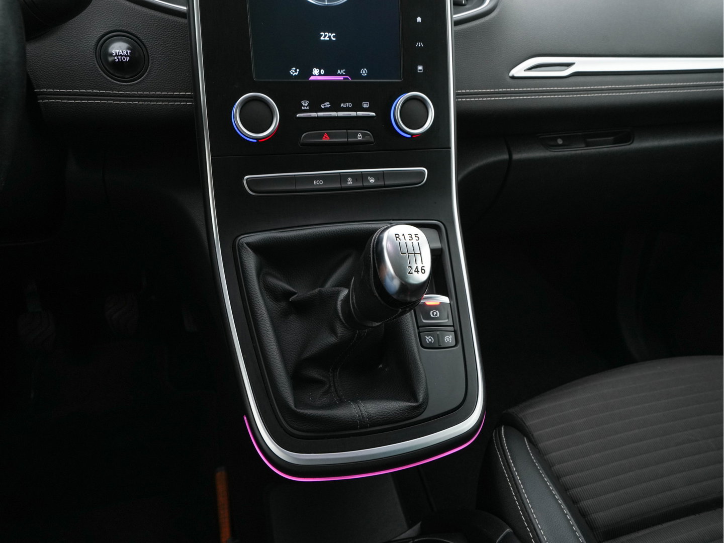 Renault Grand Scénic 1.2 TCe Intens [ 7-Pers. ] *LEATHER-FABRIC | DIGI-COCKPIT | DAB | KEYLESS | CAMERA | NAVI-FULLMAP | PRIVACY-GLASS | ECC | PDC | TOWBAR | AMBIENTLIGHT | BLINDSPOT | LANE-ASSIST | 20''ALU *