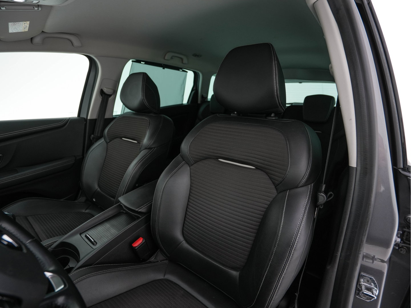 Renault Grand Scénic 1.2 TCe Intens [ 7-Pers. ] *LEATHER-FABRIC | DIGI-COCKPIT | DAB | KEYLESS | CAMERA | NAVI-FULLMAP | PRIVACY-GLASS | ECC | PDC | TOWBAR | AMBIENTLIGHT | BLINDSPOT | LANE-ASSIST | 20''ALU *