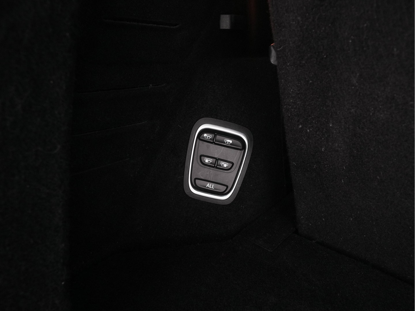 Renault Grand Scénic 1.2 TCe Intens [ 7-Pers. ] *LEATHER-FABRIC | DIGI-COCKPIT | DAB | KEYLESS | CAMERA | NAVI-FULLMAP | PRIVACY-GLASS | ECC | PDC | TOWBAR | AMBIENTLIGHT | BLINDSPOT | LANE-ASSIST | 20''ALU *