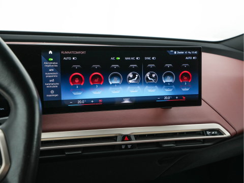 BMW iX xDrive40 High Executive 77 kWh AWD [ 3-Fase-11kW ] {SoH-100%} (INCL-BTW) *LEATHER | TOPVIEW | FULL-LED | MEMORY-PACK | HARMAN/KARDON | BLINDSPOT | WIDESCREEN-COCKPIT | HEATED-COMFORTSEATS | DAB | AMBIENTLIGHT | NAVI-FULLMAP | TOWBAR | HEAD-UP | 21''ALU*
