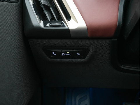 BMW iX xDrive40 High Executive 77 kWh AWD [ 3-Fase-11kW ] {SoH-100%} (INCL-BTW) *LEATHER | TOPVIEW | FULL-LED | MEMORY-PACK | HARMAN/KARDON | BLINDSPOT | WIDESCREEN-COCKPIT | HEATED-COMFORTSEATS | DAB | AMBIENTLIGHT | NAVI-FULLMAP | TOWBAR | HEAD-UP | 21''ALU*