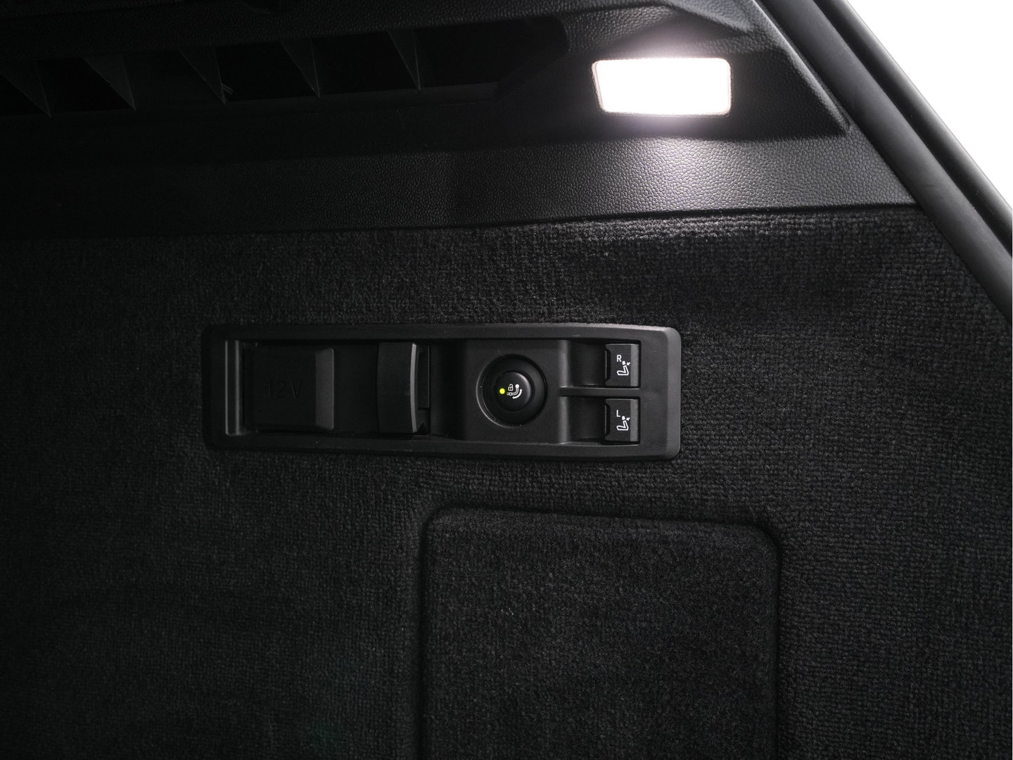 BMW iX xDrive40 High Executive 77 kWh AWD [ 3-Fase-11kW ] {SoH-100%} (INCL-BTW) *LEATHER | TOPVIEW | FULL-LED | MEMORY-PACK | HARMAN/KARDON | BLINDSPOT | WIDESCREEN-COCKPIT | HEATED-COMFORTSEATS | DAB | AMBIENTLIGHT | NAVI-FULLMAP | TOWBAR | HEAD-UP | 21''ALU*