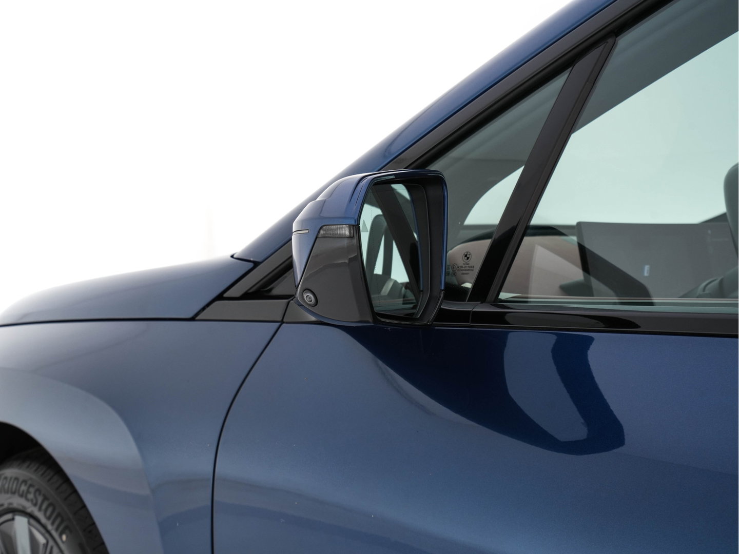 BMW iX xDrive40 High Executive 77 kWh AWD [ 3-Fase-11kW ] {SoH-100%} (INCL-BTW) *LEATHER | TOPVIEW | FULL-LED | MEMORY-PACK | HARMAN/KARDON | BLINDSPOT | WIDESCREEN-COCKPIT | HEATED-COMFORTSEATS | DAB | AMBIENTLIGHT | NAVI-FULLMAP | TOWBAR | HEAD-UP | 21''ALU*