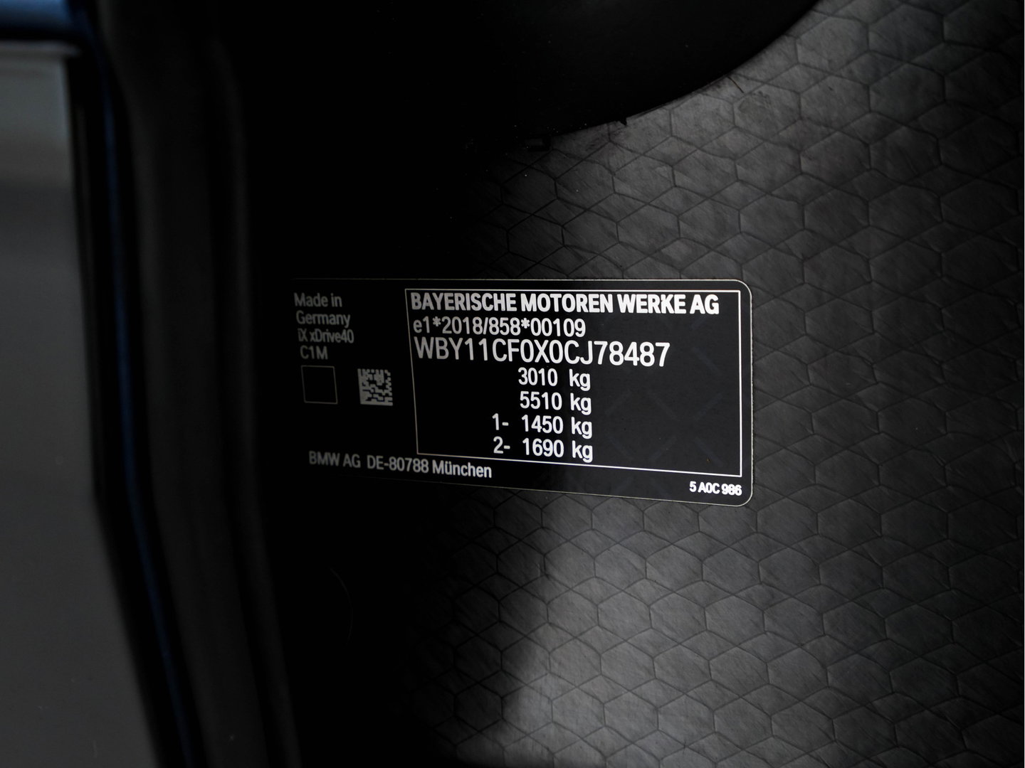 BMW iX xDrive40 High Executive 77 kWh AWD [ 3-Fase-11kW ] {SoH-100%} (INCL-BTW) *LEATHER | TOPVIEW | FULL-LED | MEMORY-PACK | HARMAN/KARDON | BLINDSPOT | WIDESCREEN-COCKPIT | HEATED-COMFORTSEATS | DAB | AMBIENTLIGHT | NAVI-FULLMAP | TOWBAR | HEAD-UP | 21''ALU*