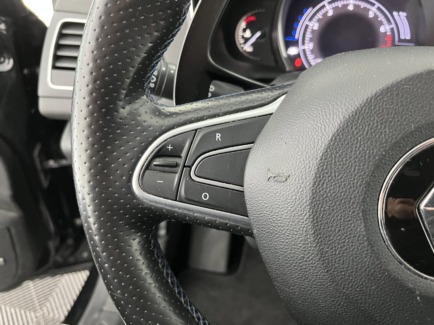 Renault Mégane Estate 1.6 TCe GT Aut. *FULL-LED | NAVI-FULLMAP | BOSE-SOUND | DIGI-COCKPIT | SPORT-SEATS | SHIFT-PADDLES | DAB+ | KEYLESS | PRIVACY-GLASS | ECC | PDC | CRUISE | 18''ALU*