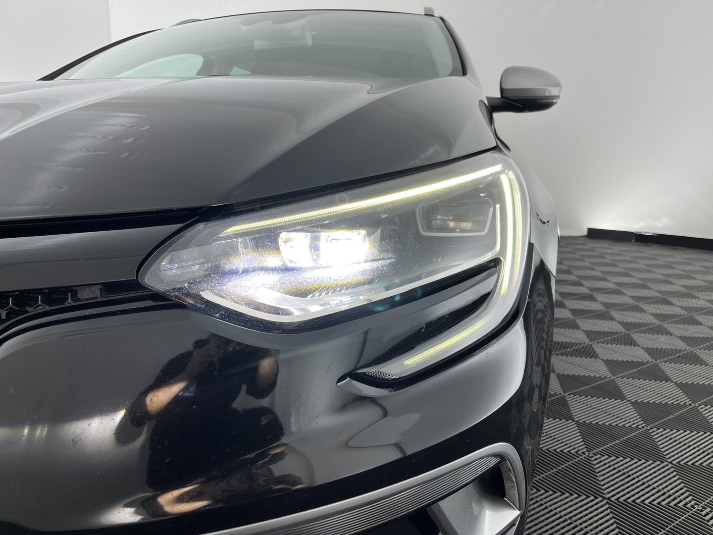 Renault Mégane Estate 1.6 TCe GT Aut. *FULL-LED | NAVI-FULLMAP | BOSE-SOUND | DIGI-COCKPIT | SPORT-SEATS | SHIFT-PADDLES | DAB+ | KEYLESS | PRIVACY-GLASS | ECC | PDC | CRUISE | 18''ALU*