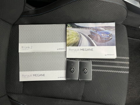 Renault Mégane Estate 1.6 TCe GT Aut. *FULL-LED | NAVI-FULLMAP | BOSE-SOUND | DIGI-COCKPIT | SPORT-SEATS | SHIFT-PADDLES | DAB+ | KEYLESS | PRIVACY-GLASS | ECC | PDC | CRUISE | 18''ALU*