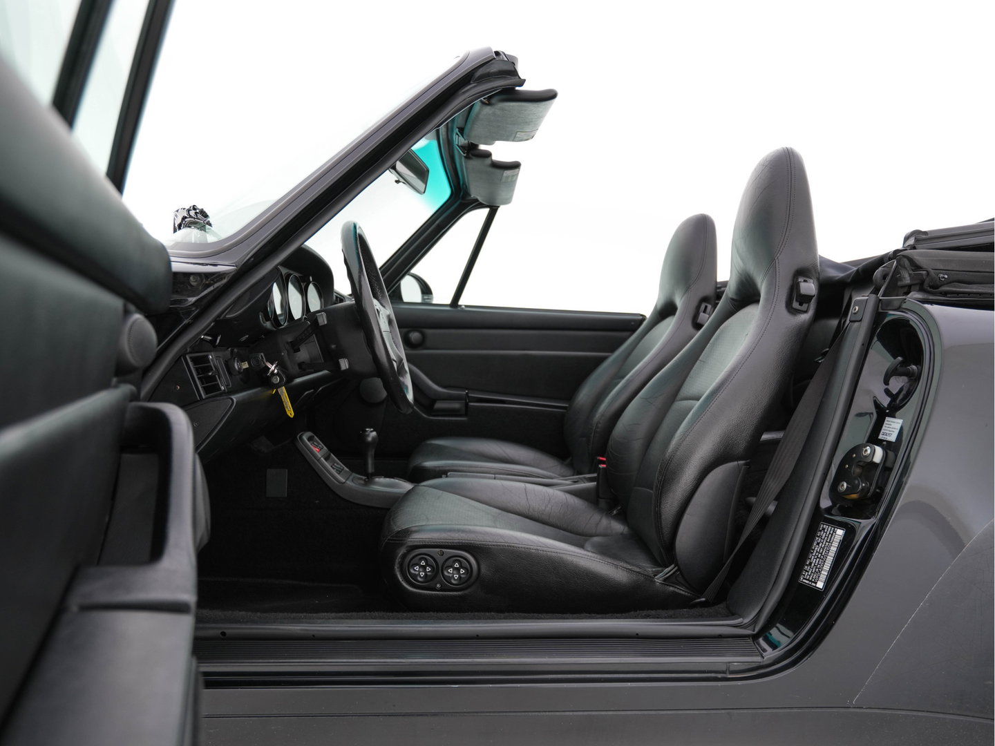 Porsche 911 Cabrio 993 Carrera Aut. *CABRIO | LEATHER | TIPTRONIC | AIRCO | CRUISE | SHIFTPADDLES | ALU-WHEELS | PORSCHE-RADIO/CD | LITRONIC-XENON*