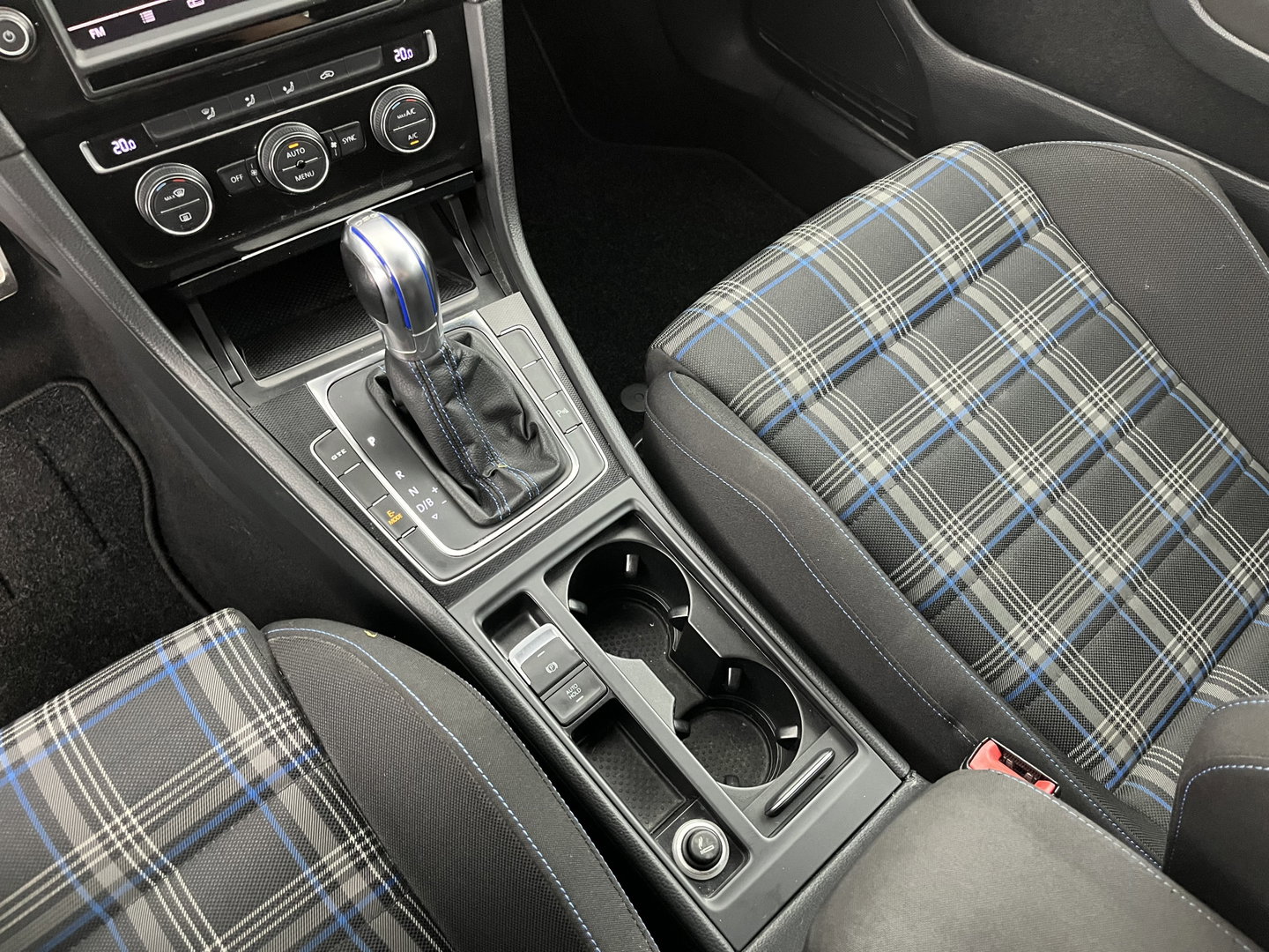 Volkswagen Golf 1.4 TSI GTE (Plug-In) Aut. *FULL-LED | NAVI-FULLMAP | SPORTSEATS | DAB+ | ECC | CRUISE | PRIVACY-GLASS | PARKPILOT | SHIFTPADDLES | AMBIENT-LIGHT | 16" ALU*