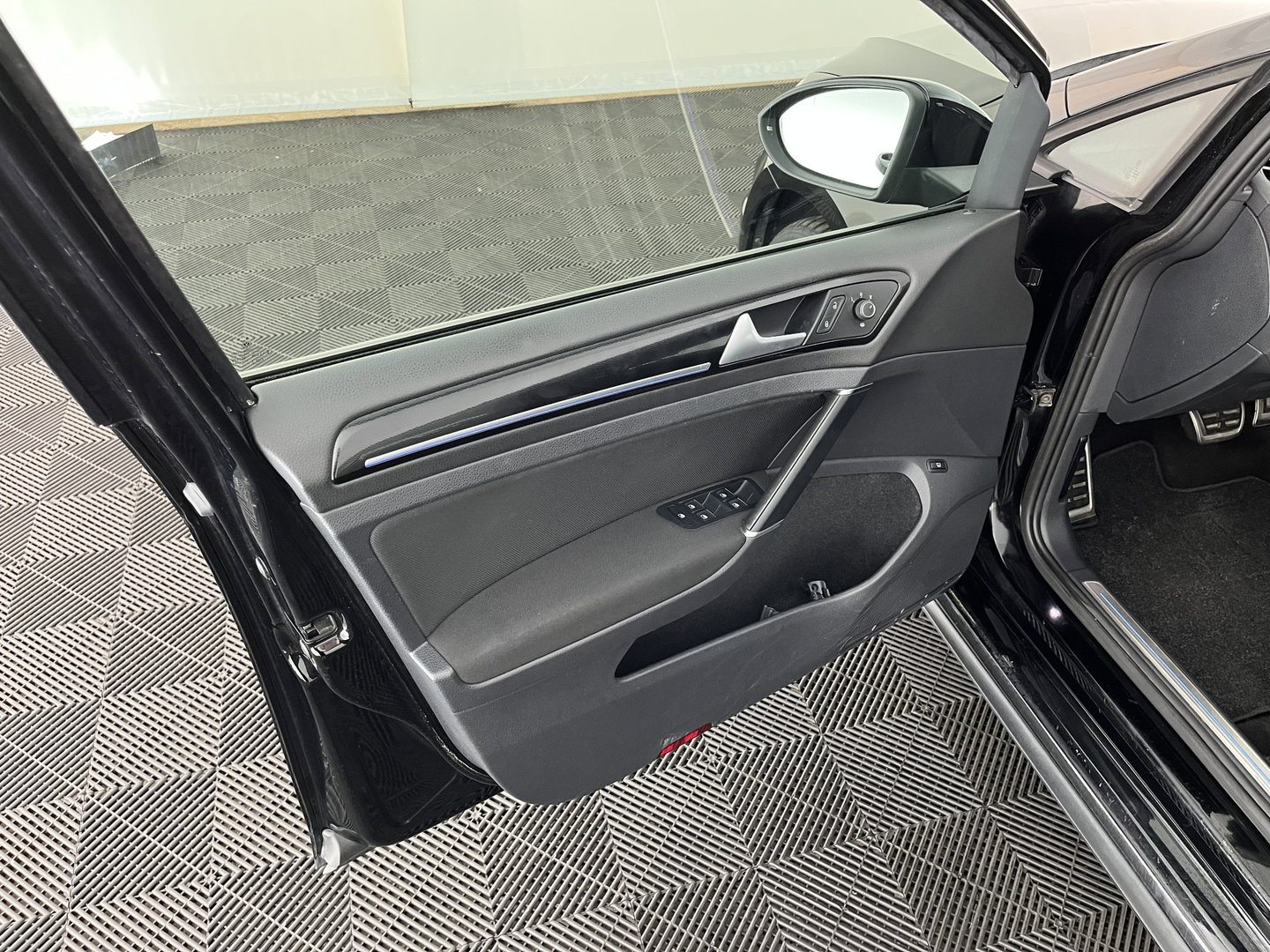 Volkswagen Golf 1.4 TSI GTE (Plug-In) Aut. *FULL-LED | NAVI-FULLMAP | SPORTSEATS | DAB+ | ECC | CRUISE | PRIVACY-GLASS | PARKPILOT | SHIFTPADDLES | AMBIENT-LIGHT | 16" ALU*